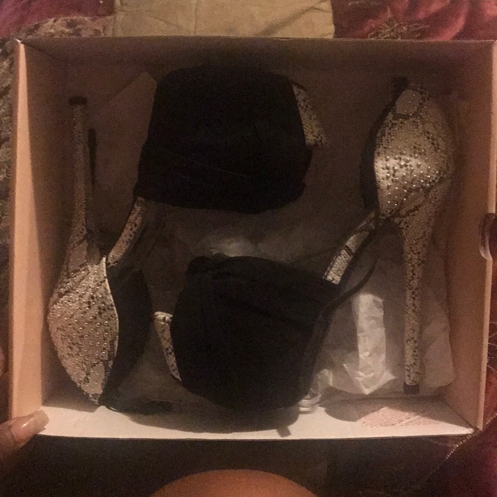 Lara Shoe Dazzle Shoe in “Madison”